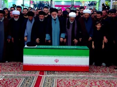 اقامه نماز بر پیکر مطهر رهبر شهید انقلاب در حرم مطهر رضوی